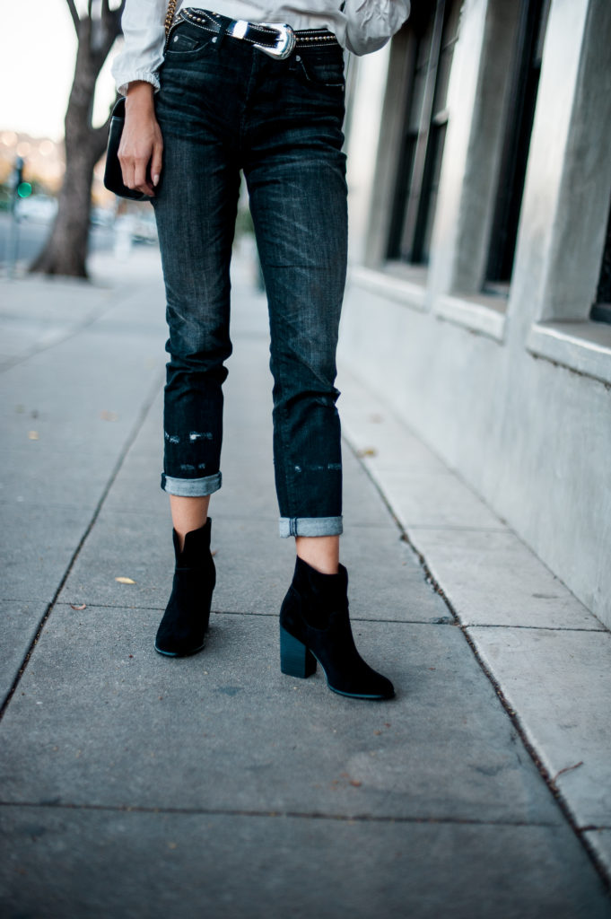 woman showing jeans and boots 